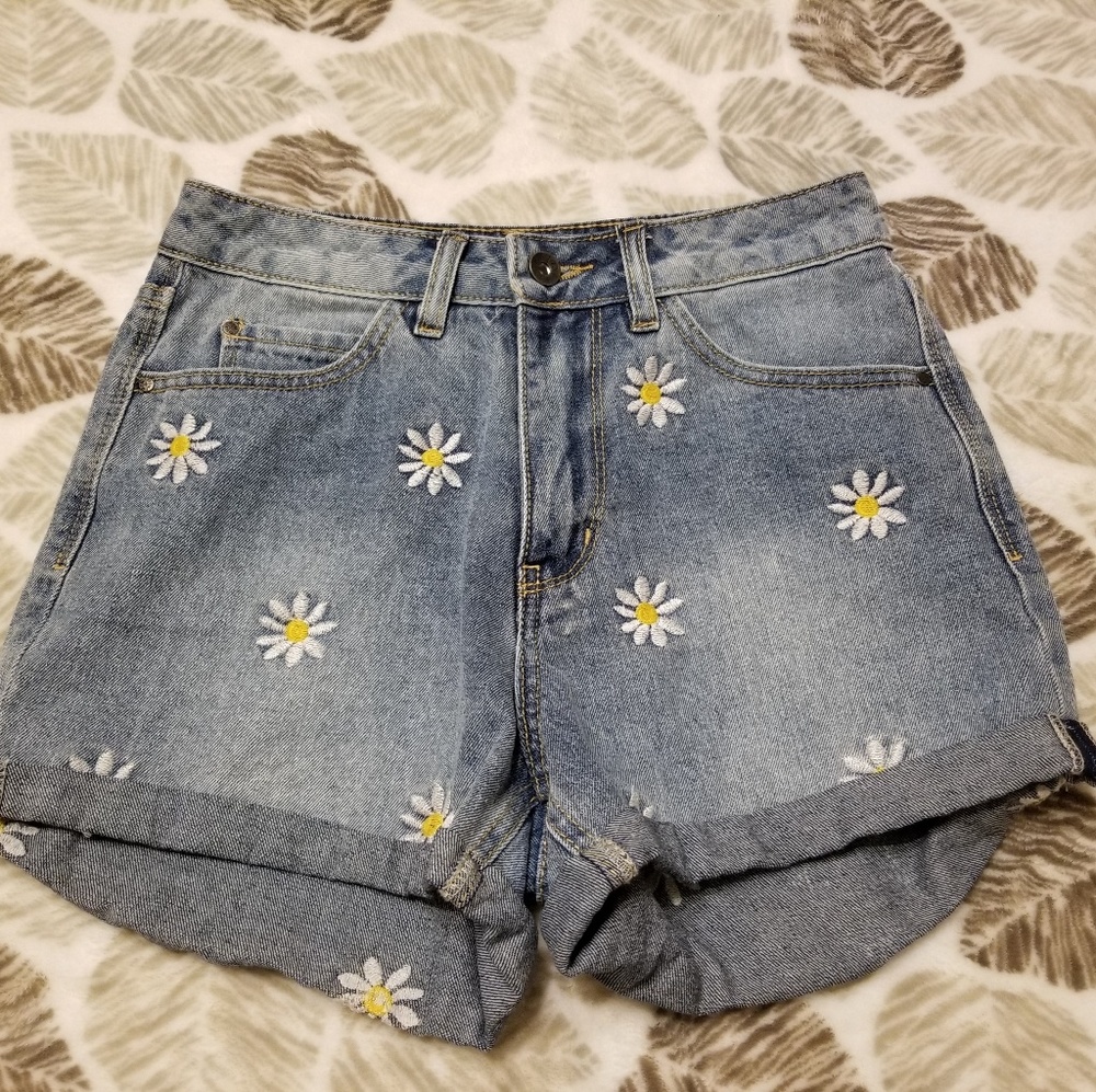 Vero Moda Flower Embroidery Shorts